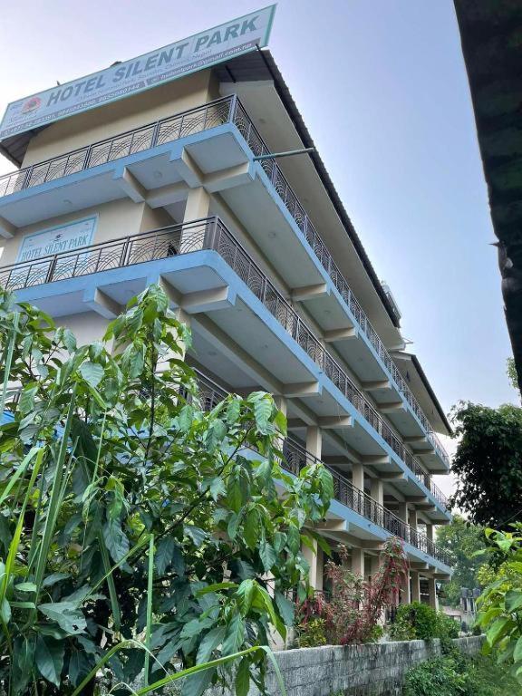 Hotel Silent Park Sauraha Exterior foto