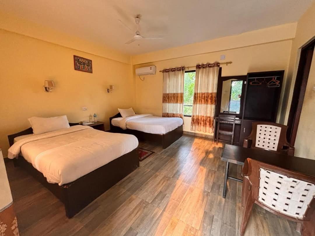 Hotel Silent Park Sauraha Exterior foto