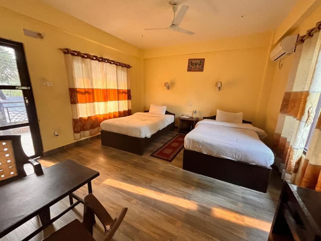Hotel Silent Park Sauraha Exterior foto